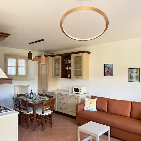 Laghetto Apartment *